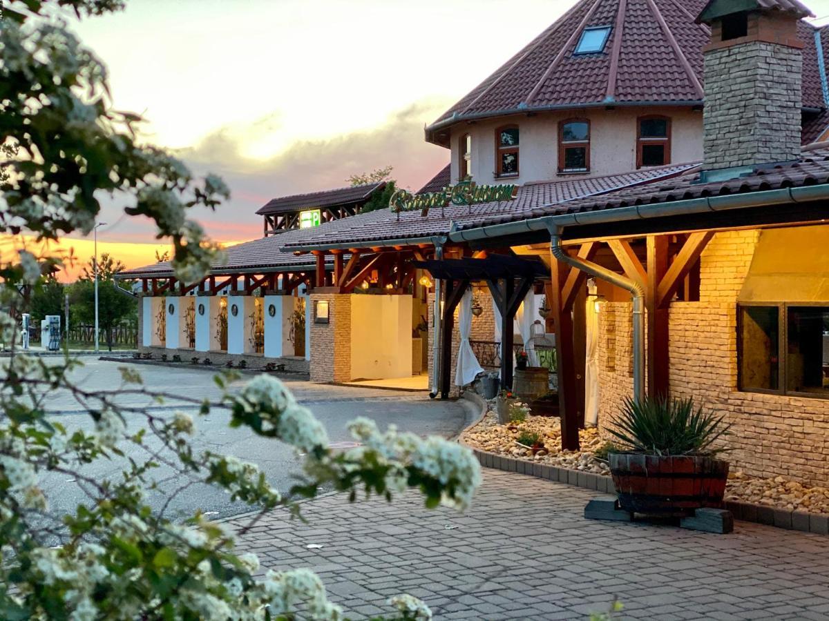 Istvan Parkhotel Es Gasztrofarm Sormás Εξωτερικό φωτογραφία